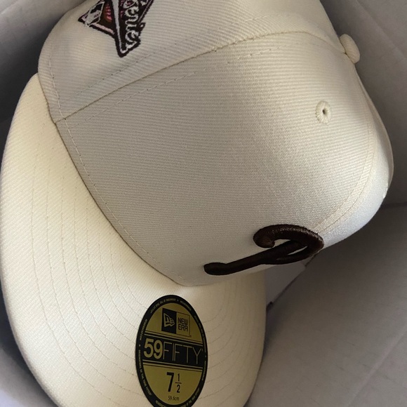 PHILADELPHIA PHILLIES “NEOPOLITAN” HAT (LIDSHATDROP) - Picture 3 of 6